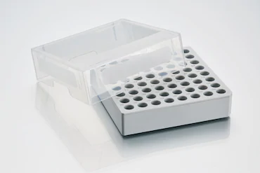 艾本德儲存盒 8 × 8, 可放置 64  個試管， 1  –  2  mL，3  件，高 53  mm，2  英寸，聚丙烯材料，可耐受最低 -86  °C，可高溫高壓滅菌，帶蓋子并具有數(shù)字字母標(biāo)識